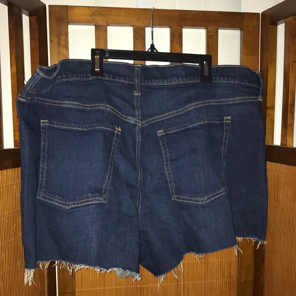 Old Navy Shorts 22‎ NWT 🌸